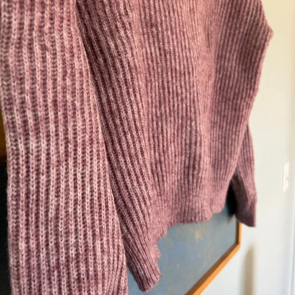 Angel Of The North Mauve Twist-Back V-Neck Sweater - Picture 4 of 8